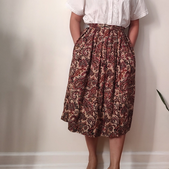 Vintage Dresses & Skirts - Vintage tan and red paisley print pleated skirt
